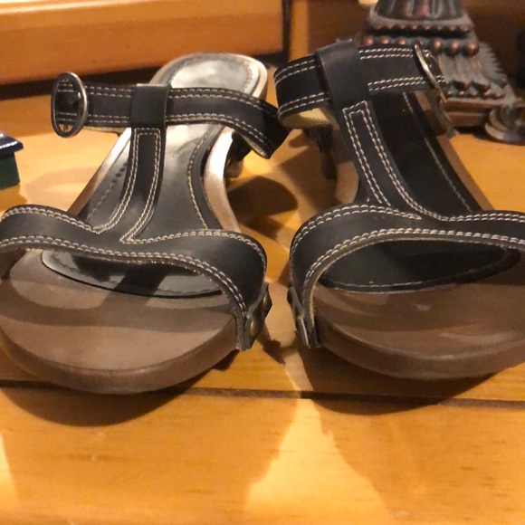 Rony by Olivia Sandals - Picture 2 of 5